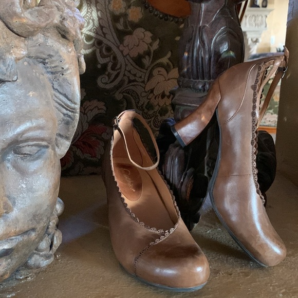 Earthies Catalina Brown Leather Mary Janes.Sz 7.5 B